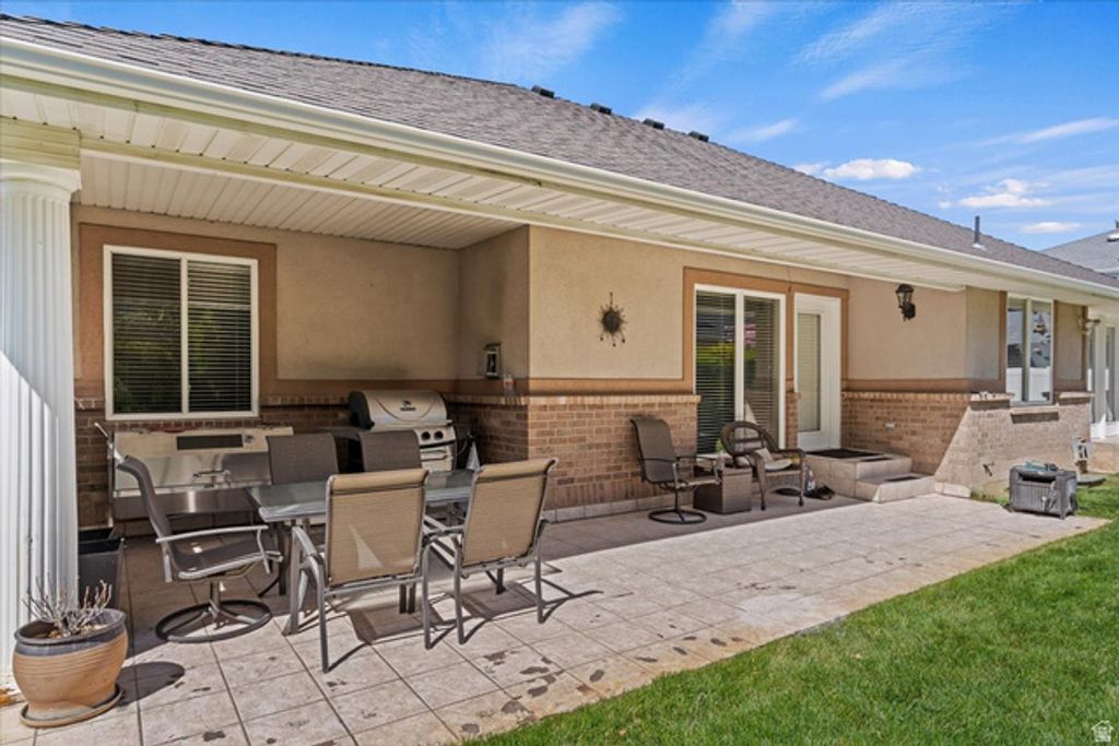 Image 39 of property listing at 1924 N 2000 E, Layton, UT 84040