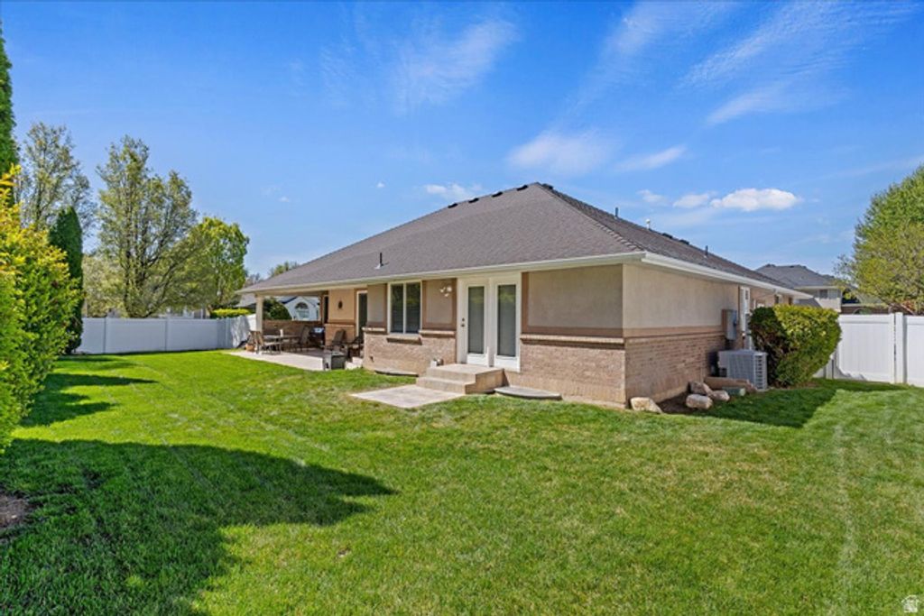 Image 40 of property listing at 1924 N 2000 E, Layton, UT 84040