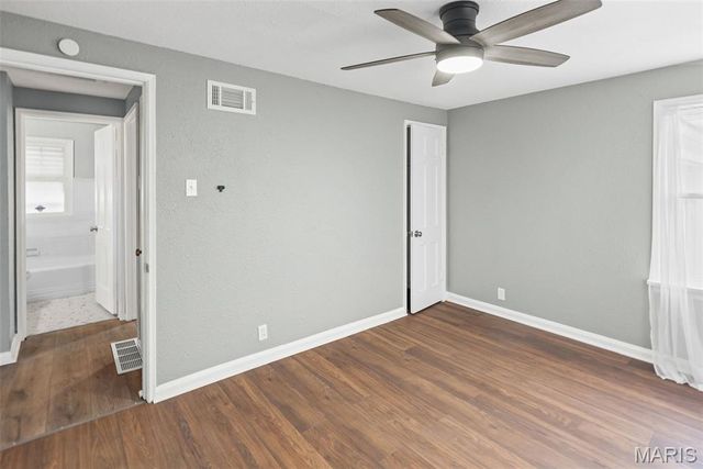 2005 N Hanley Road, Hanley Hills, MO 63114