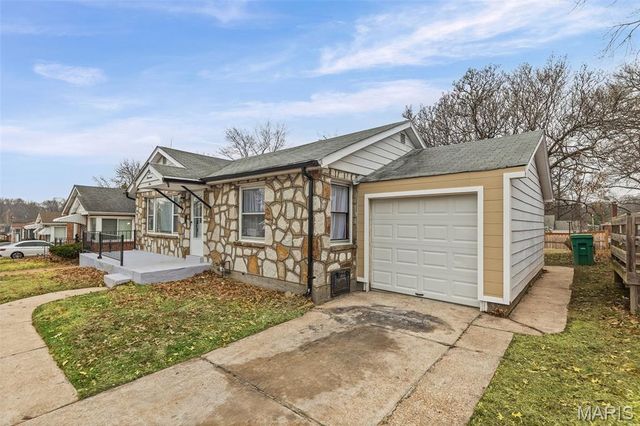 2005 N Hanley Road, Hanley Hills, MO 63114