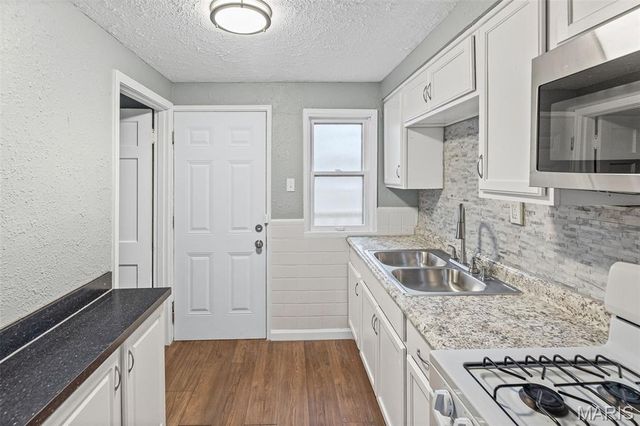 2005 N Hanley Road, Hanley Hills, MO 63114