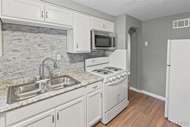 2005 N Hanley Road, Hanley Hills, MO 63114