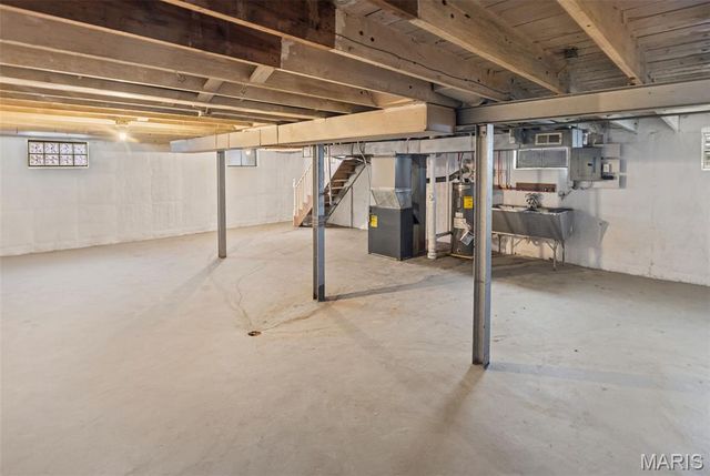 2005 N Hanley Road, Hanley Hills, MO 63114