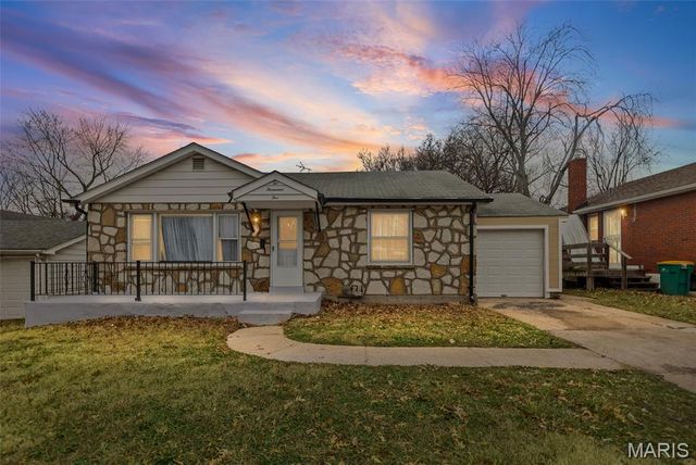 2005 N Hanley Road, Hanley Hills, MO 63114