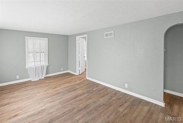 2005 N Hanley Road, Hanley Hills, MO 63114