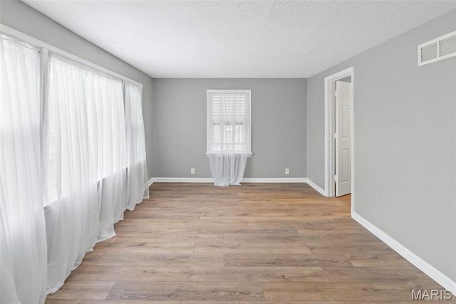 2005 N Hanley Road, Hanley Hills, MO 63114