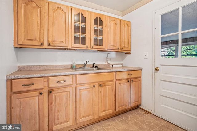 1827 OLMSTEAD DR, Falls Church, VA 22043