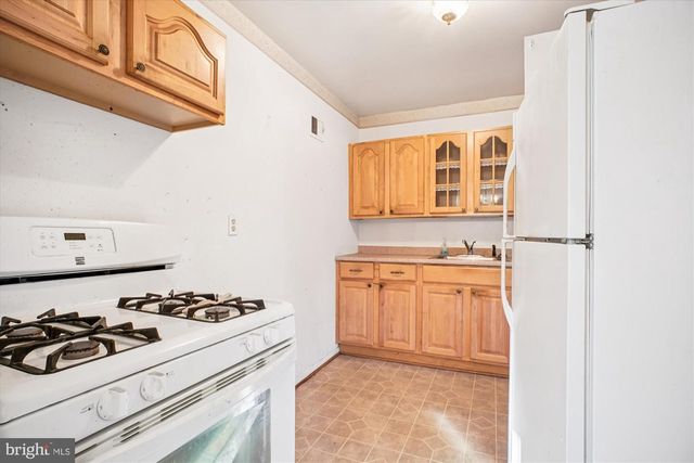 1827 OLMSTEAD DR, Falls Church, VA 22043