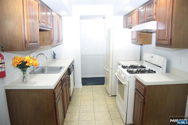3801 Mark Twain Way, Mahwah, NJ 07430