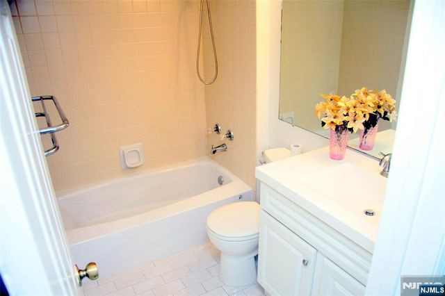 3801 Mark Twain Way, Mahwah, NJ 07430