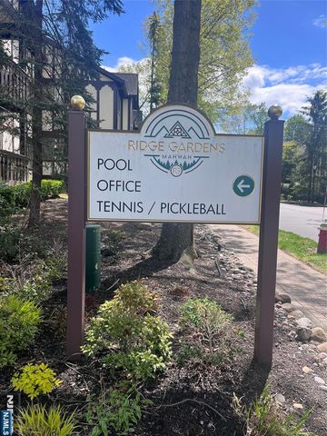 3801 Mark Twain Way, Mahwah, NJ 07430
