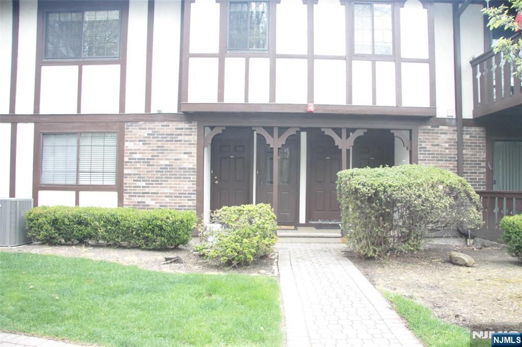 3801 Mark Twain Way, Mahwah, NJ 07430