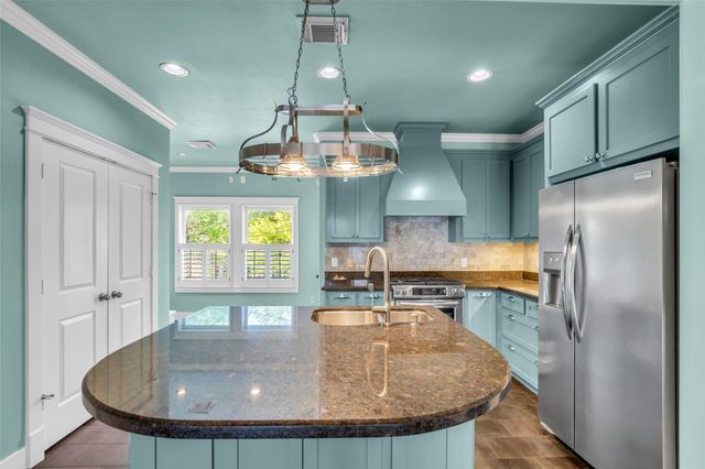 236 E Woodland Street, Houston, TX 77009