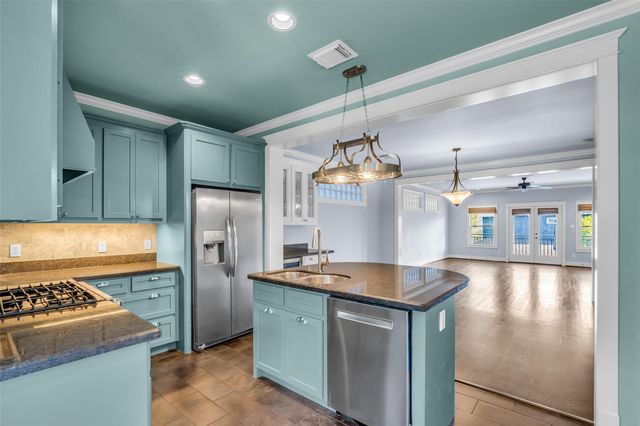 236 E Woodland Street, Houston, TX 77009