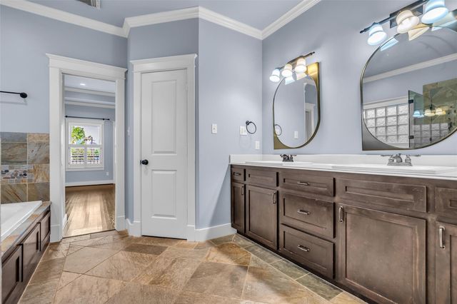 236 E Woodland Street, Houston, TX 77009