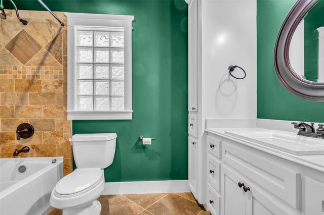 236 E Woodland Street, Houston, TX 77009