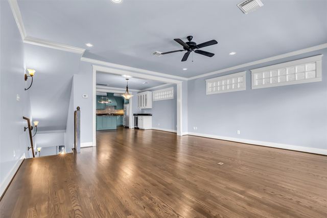 236 E Woodland Street, Houston, TX 77009