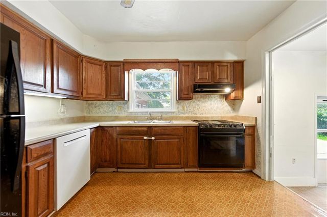 73 Cline DR, Hampton, VA 23666