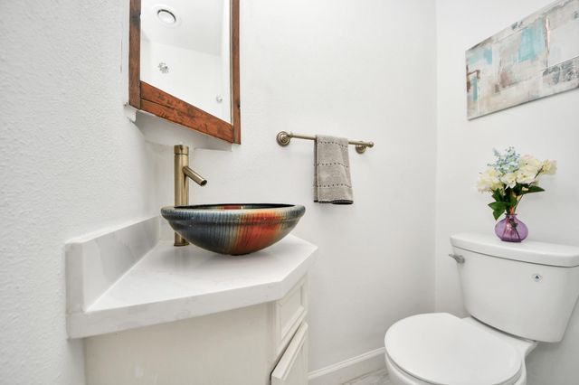 12757 S Huntingwick Drive S 142, Houston, TX 77024