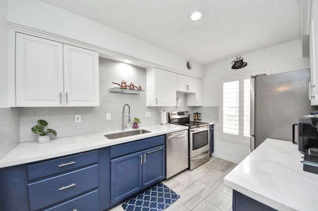 12757 S Huntingwick Drive S 142, Houston, TX 77024