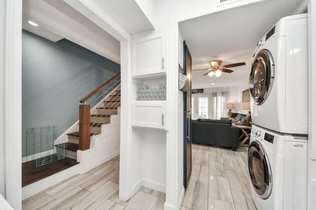 12757 S Huntingwick Drive S 142, Houston, TX 77024