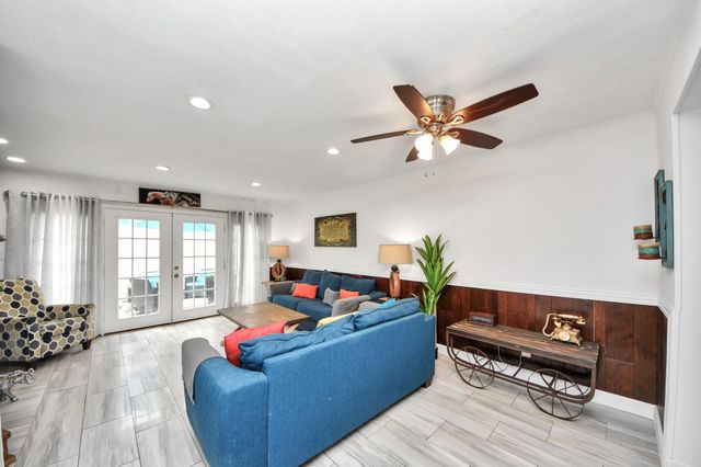 12757 S Huntingwick Drive S 142, Houston, TX 77024