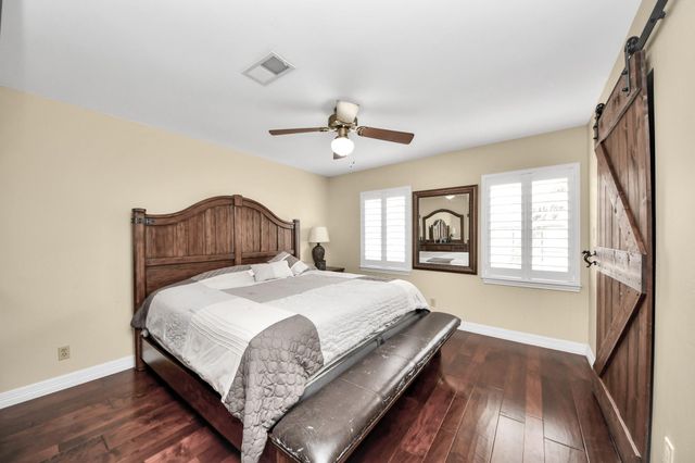 12757 S Huntingwick Drive S 142, Houston, TX 77024