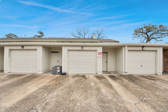 12757 S Huntingwick Drive S 142, Houston, TX 77024