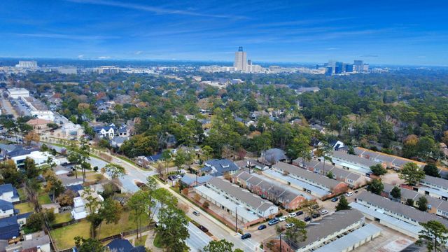 12757 S Huntingwick Drive S 142, Houston, TX 77024