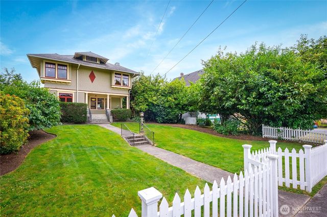 307 AVENUE C, Snohomish, WA 98290