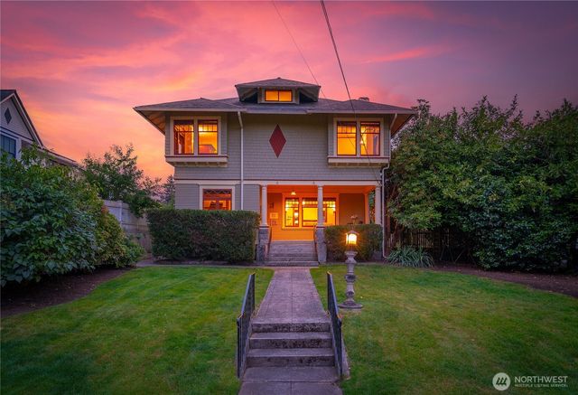 307 AVENUE C, Snohomish, WA 98290