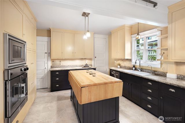 307 AVENUE C, Snohomish, WA 98290