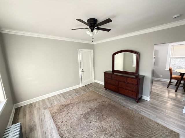 5842 W BARRY Avenue 2E, Chicago, IL 60634