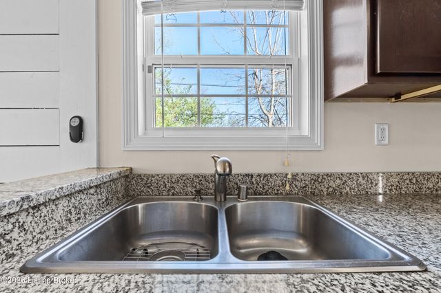 3231 Elane Dr, Louisville, KY 40216