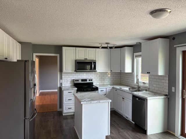 1873 Eldridge Avenue W, Roseville, MN 55113