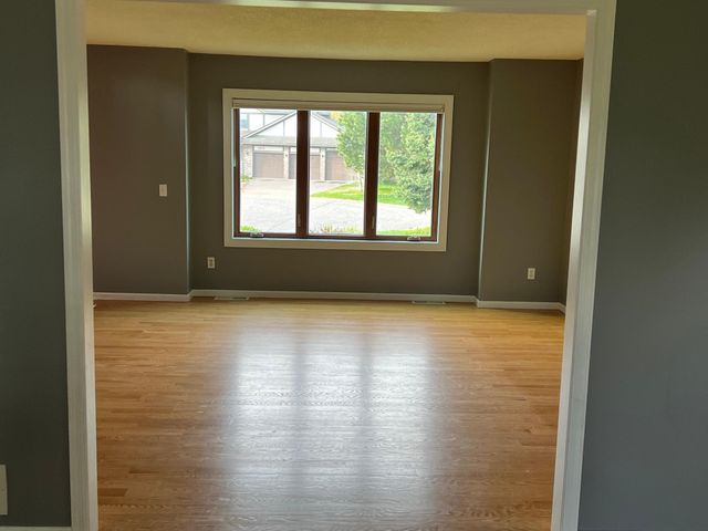 1873 Eldridge Avenue W, Roseville, MN 55113