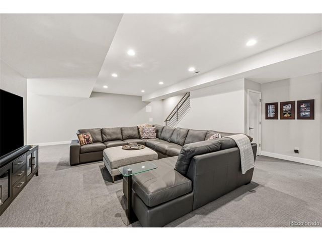 6106 W Keene Ave, Lakewood, CO 80235