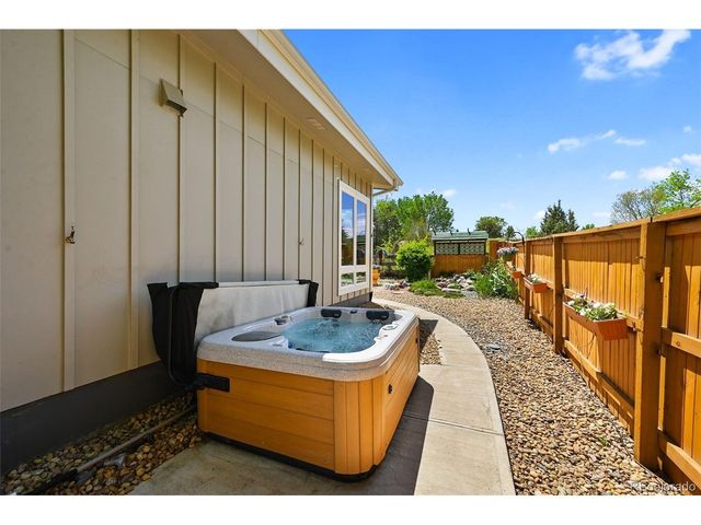 6106 W Keene Ave, Lakewood, CO 80235