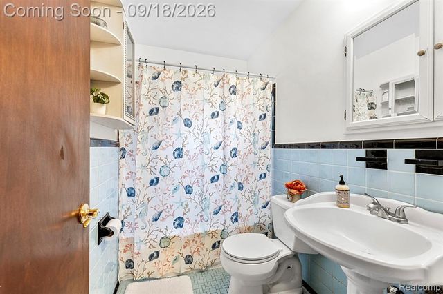 1790 Riverbank Street, Lincoln Park, MI 48146