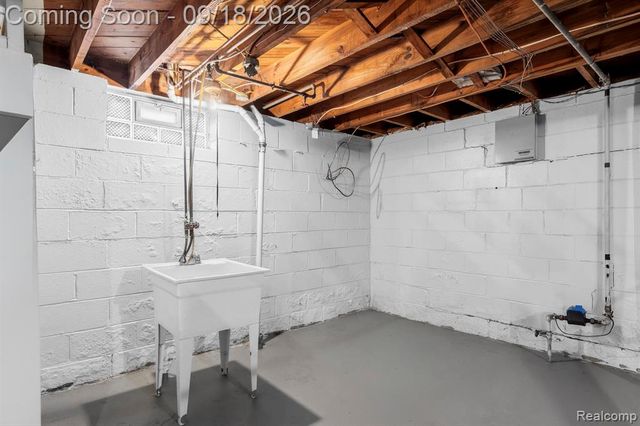 1790 Riverbank Street, Lincoln Park, MI 48146