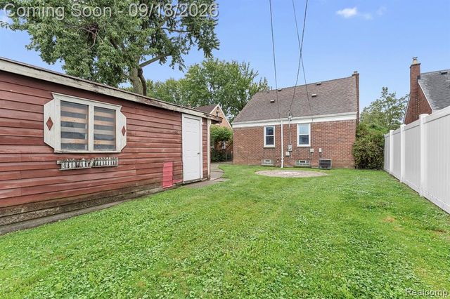 1790 Riverbank Street, Lincoln Park, MI 48146