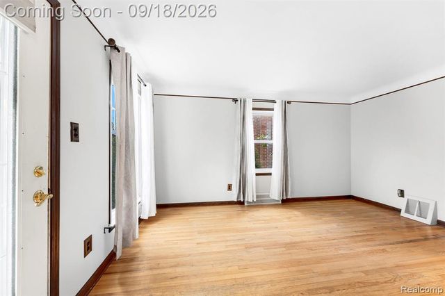 1790 Riverbank Street, Lincoln Park, MI 48146