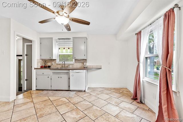 1790 Riverbank Street, Lincoln Park, MI 48146