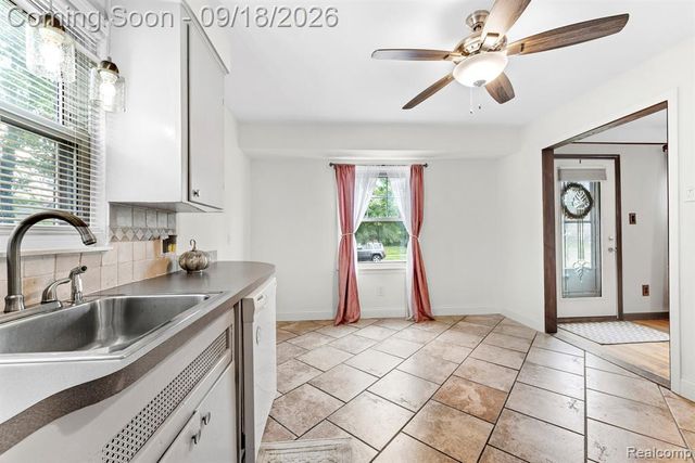 1790 Riverbank Street, Lincoln Park, MI 48146