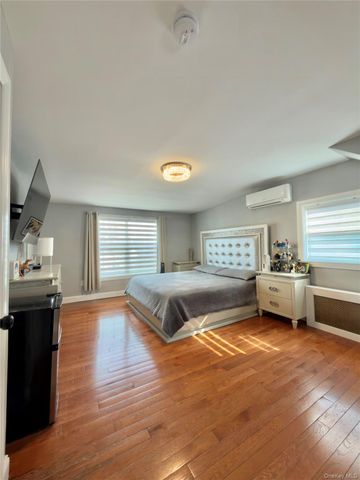 684 Dorothea Lane, Elmont, NY 11003