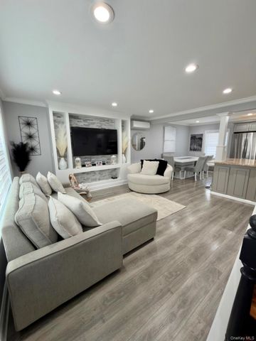 684 Dorothea Lane, Elmont, NY 11003