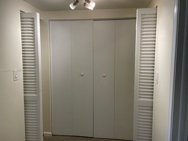 155 Ocean Lane Drive 811, Key Biscayne, FL 33149