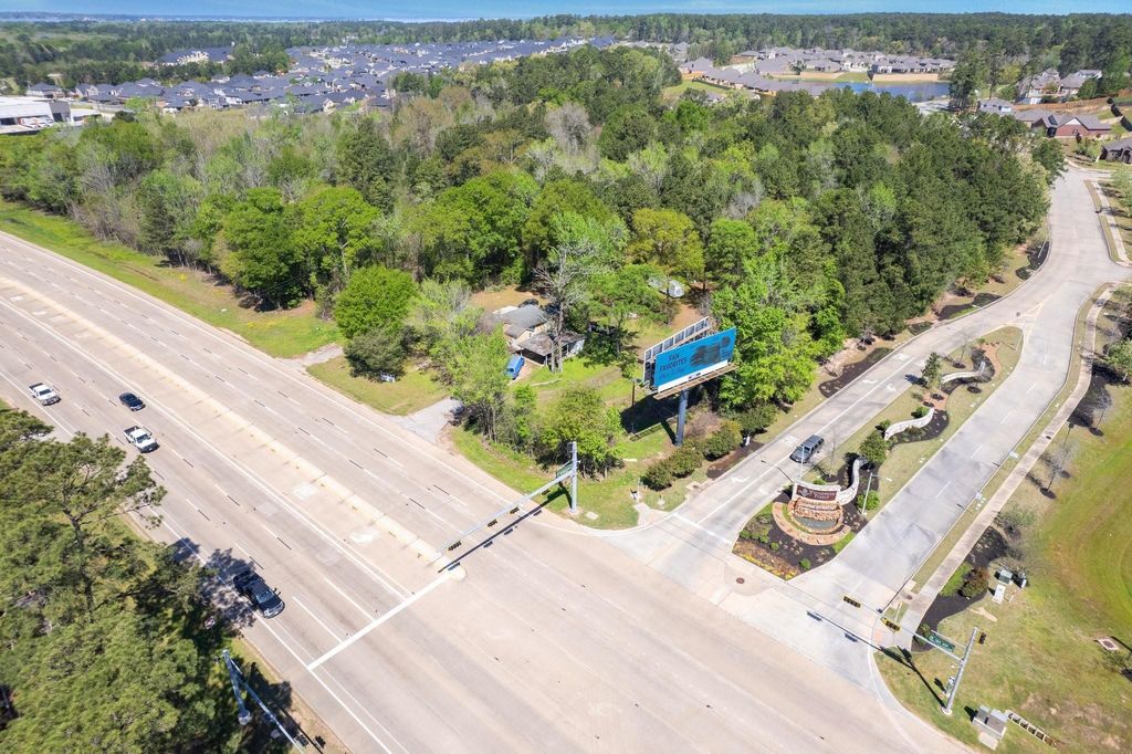 6020 Highway 105, Conroe, TX 77304