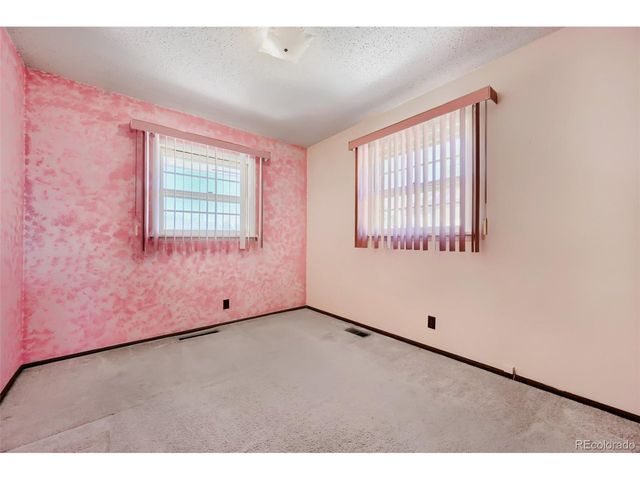 2032 Ridgewood Ln, Pueblo, CO 81005