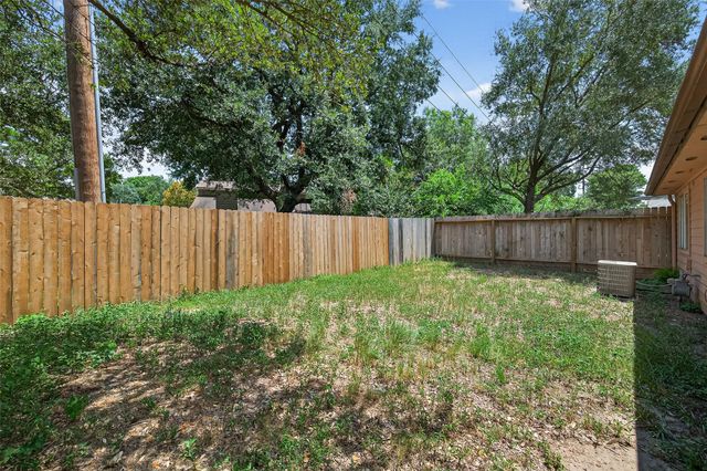 7772 Park Falls Drive, Houston, TX 77095